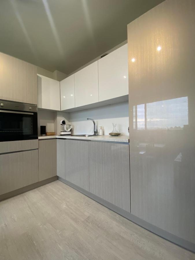 Brand New And Modern Apartment Directly Next To The Metro Station Sofia Exteriör bild