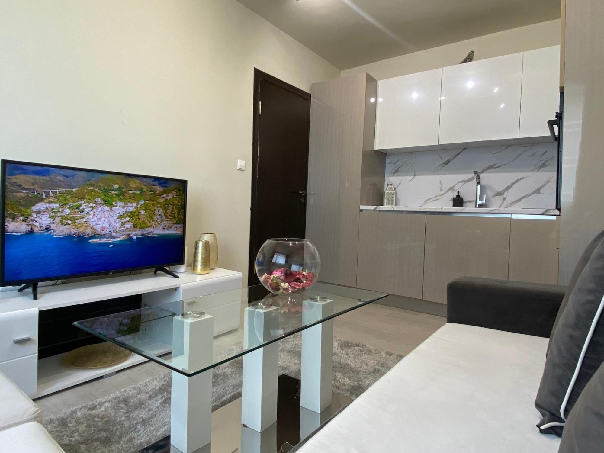 Brand New And Modern Apartment Directly Next To The Metro Station Sofia Exteriör bild